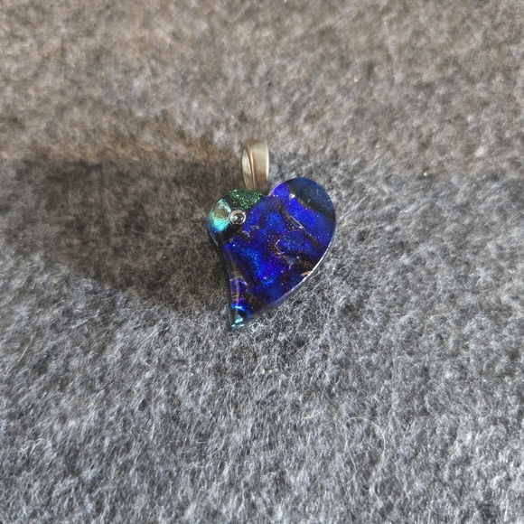 Glass Heart Pendant - Picture 4 of 6